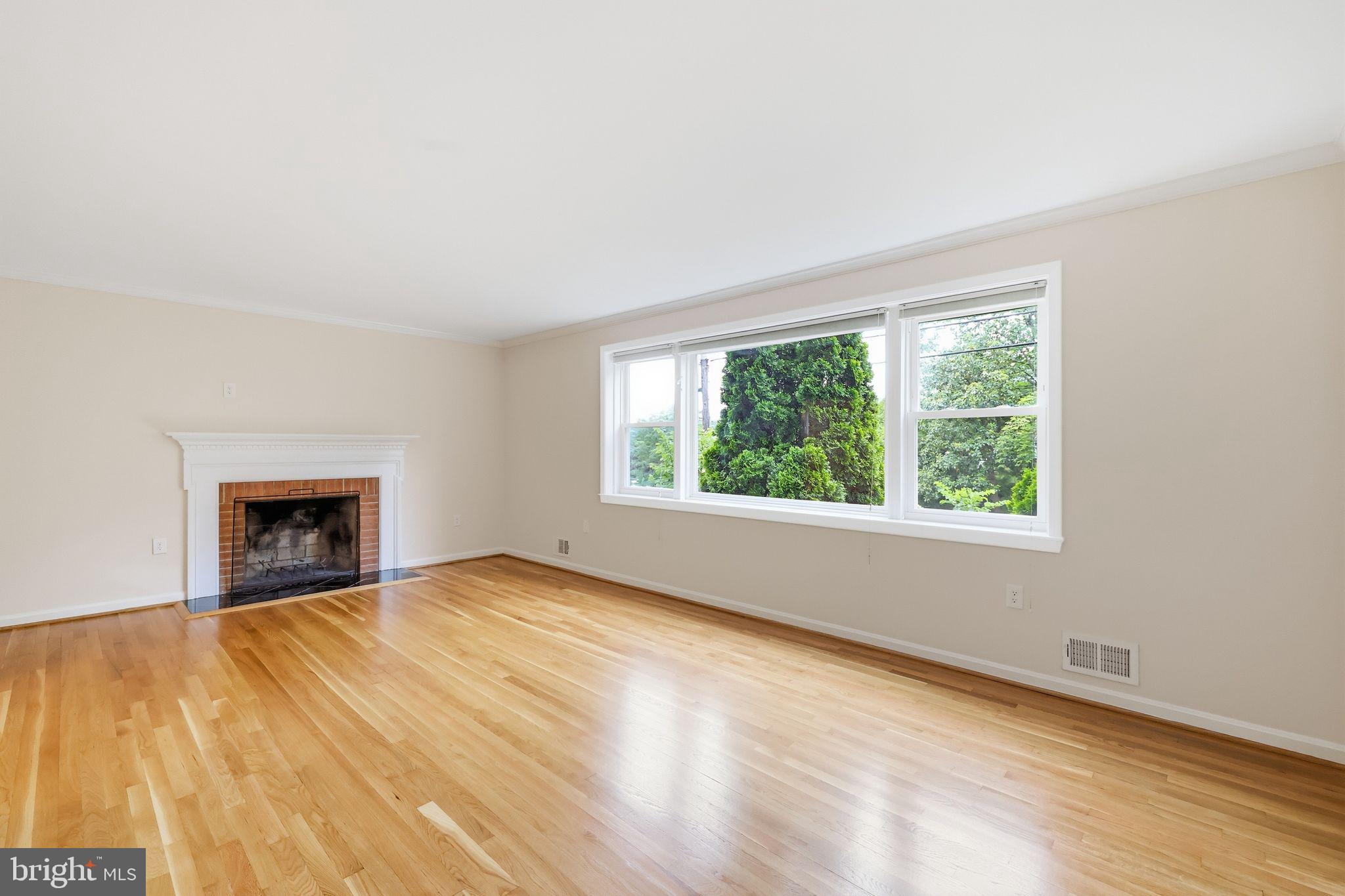 COLLEGE PARK WOODS - Residential