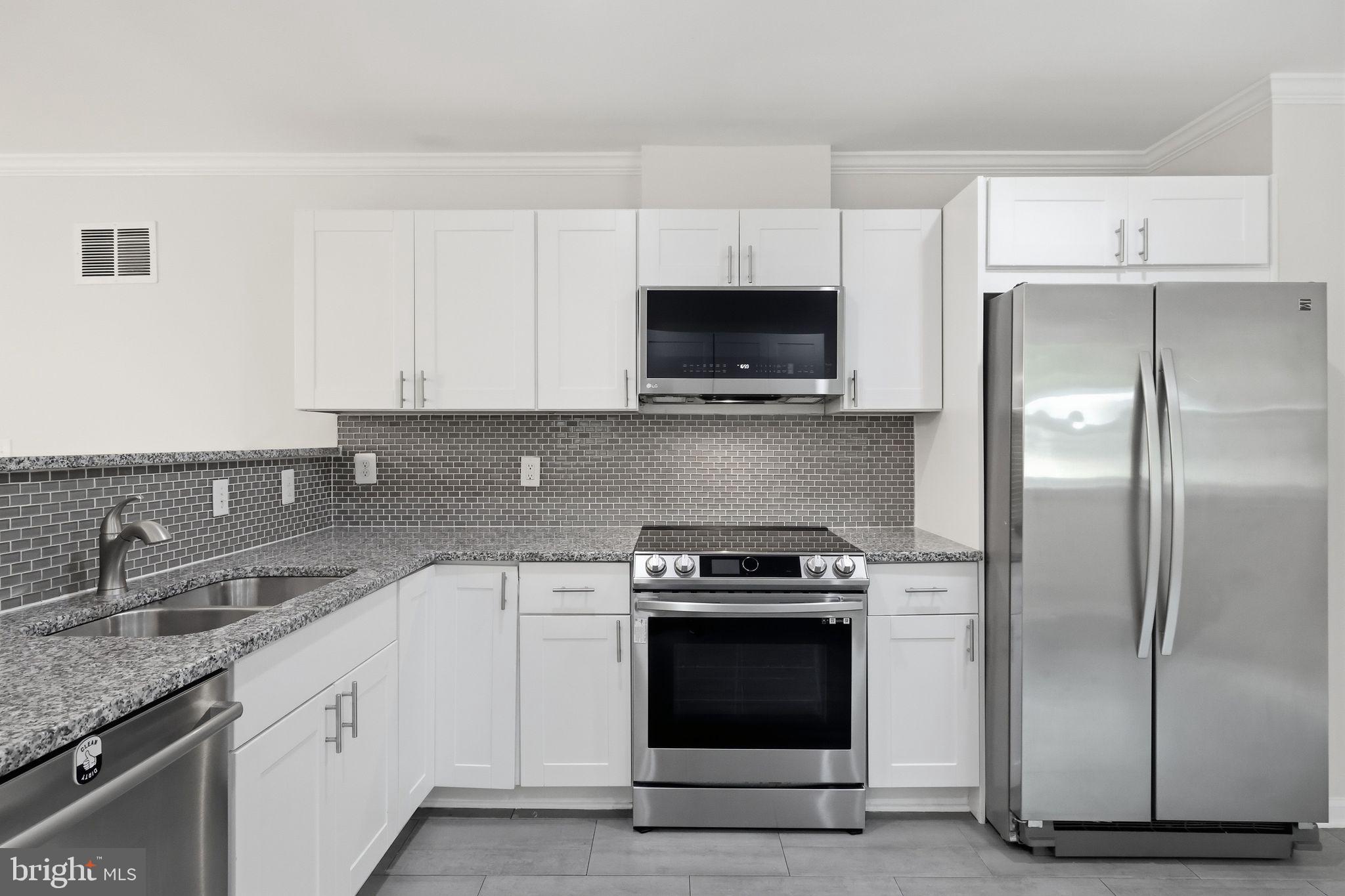 COLLEGE PARK WOODS - Residential