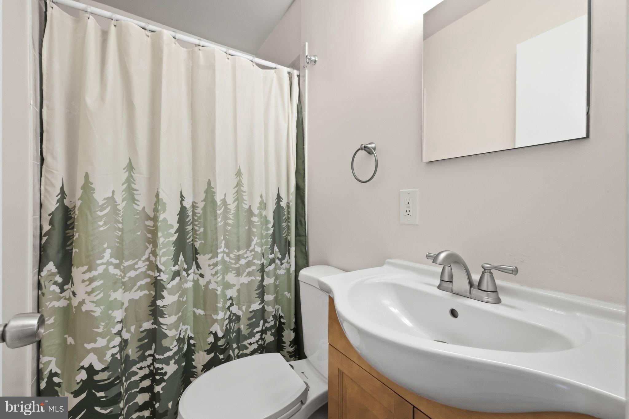 COLLEGE PARK WOODS - Residential
