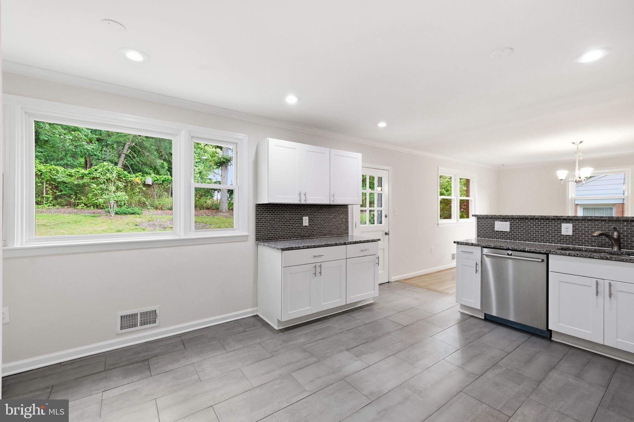 COLLEGE PARK WOODS - Residential