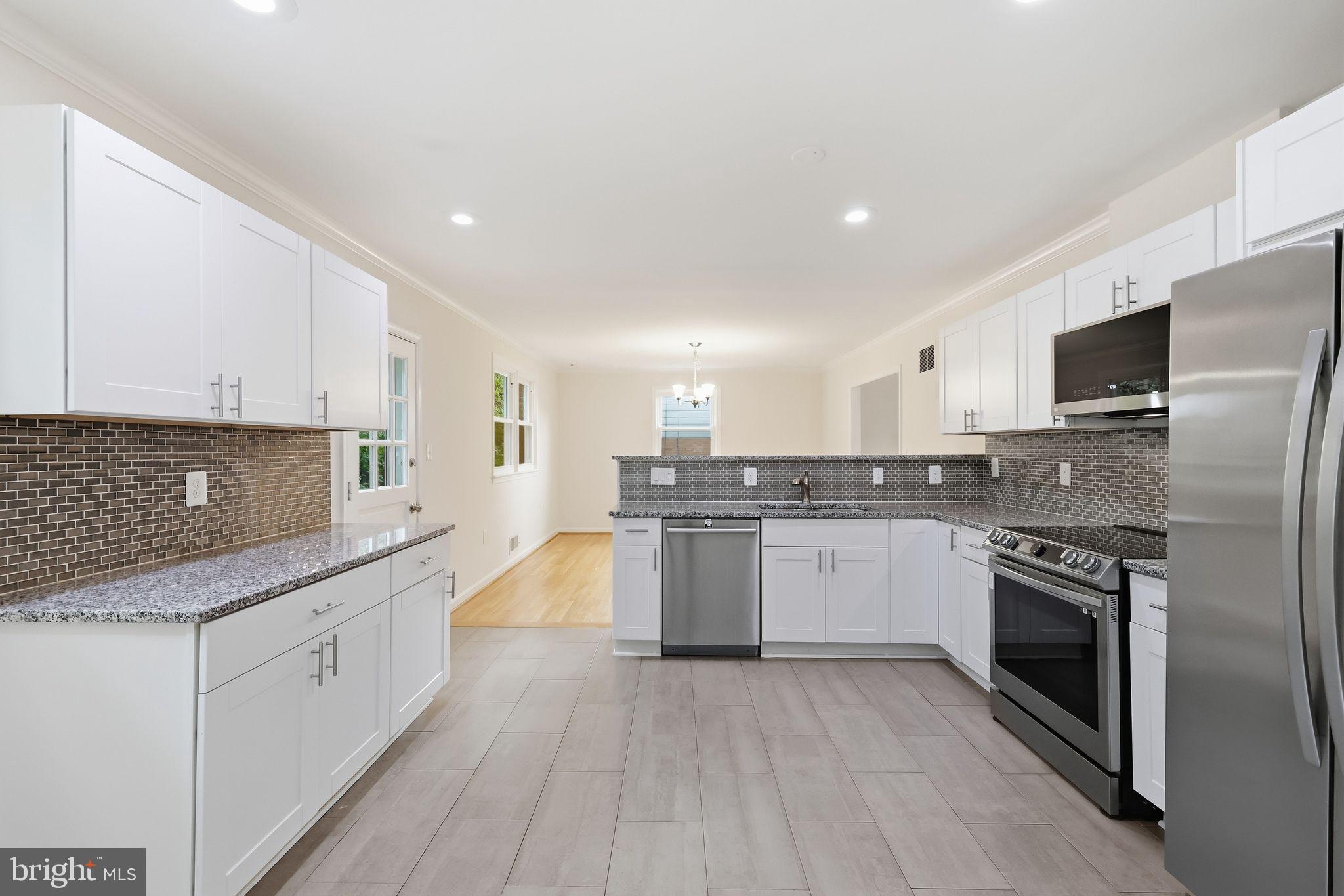 COLLEGE PARK WOODS - Residential