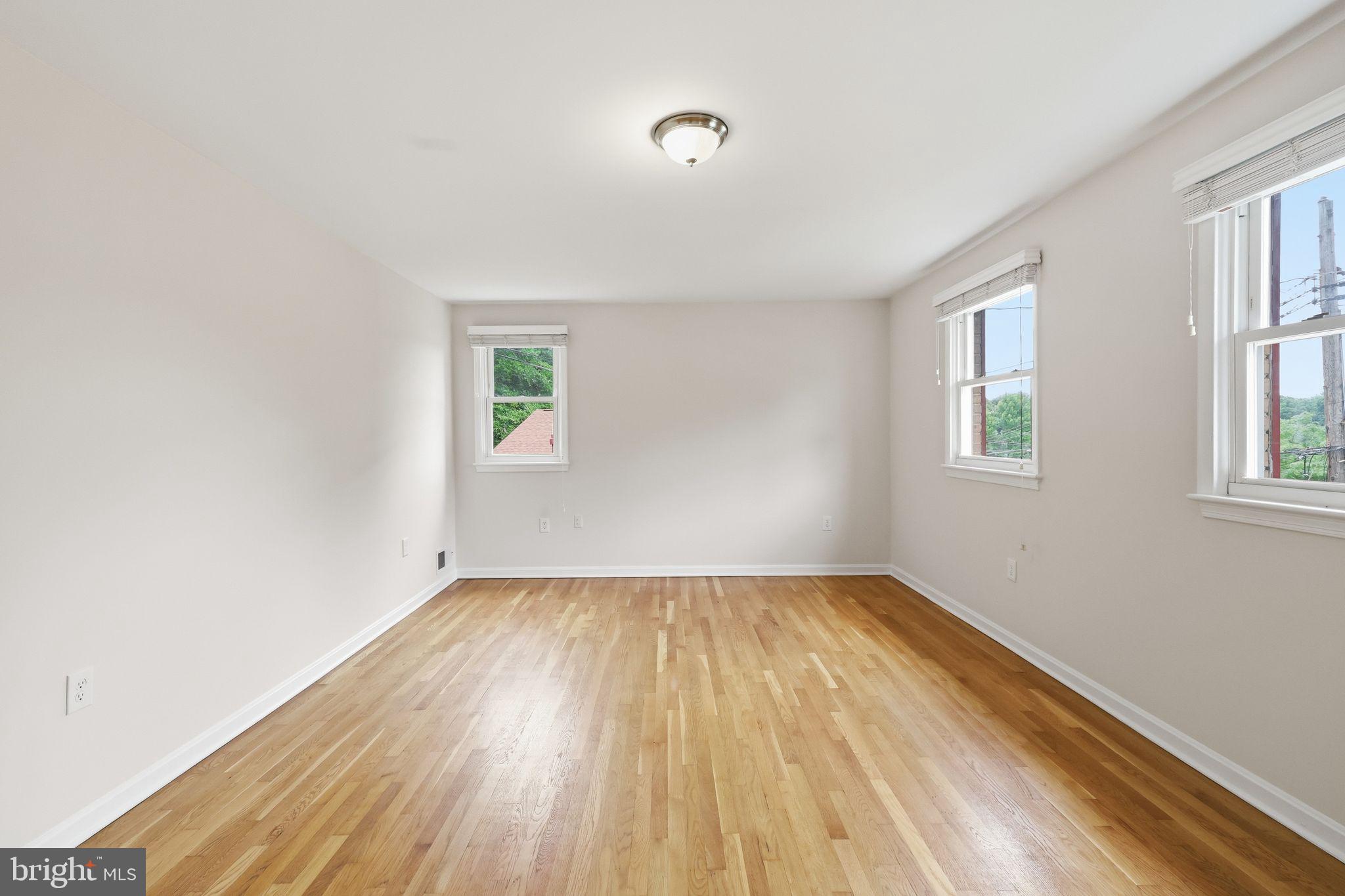 COLLEGE PARK WOODS - Residential