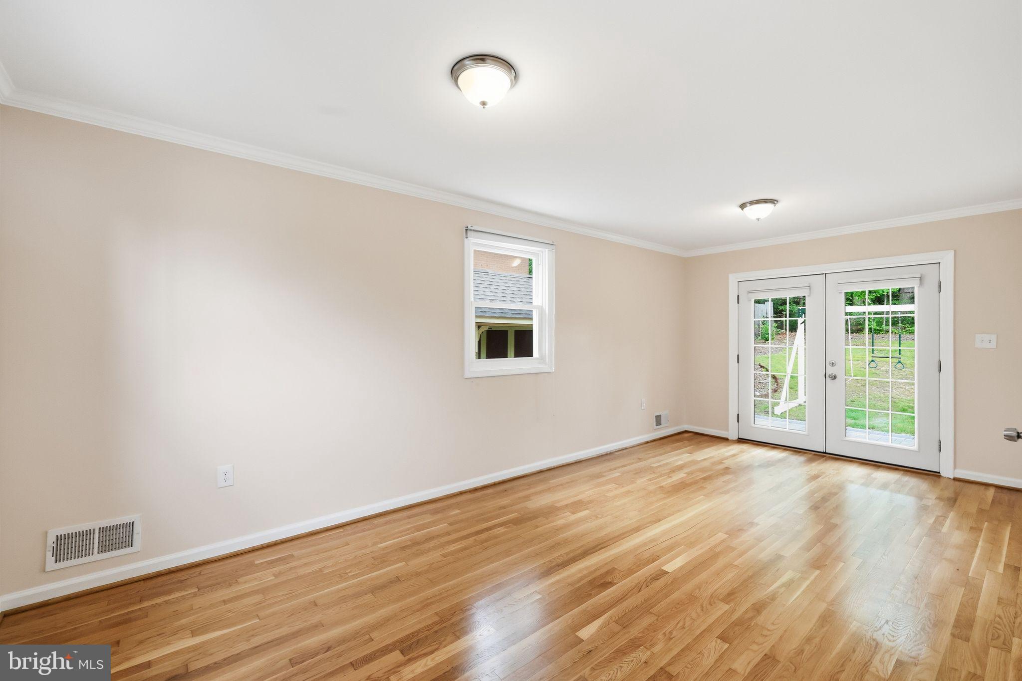 COLLEGE PARK WOODS - Residential