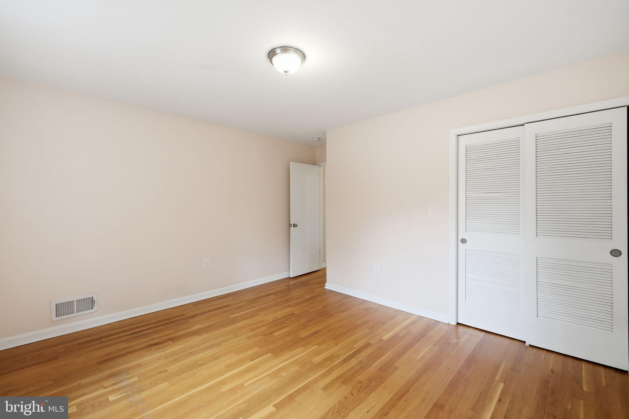 COLLEGE PARK WOODS - Residential