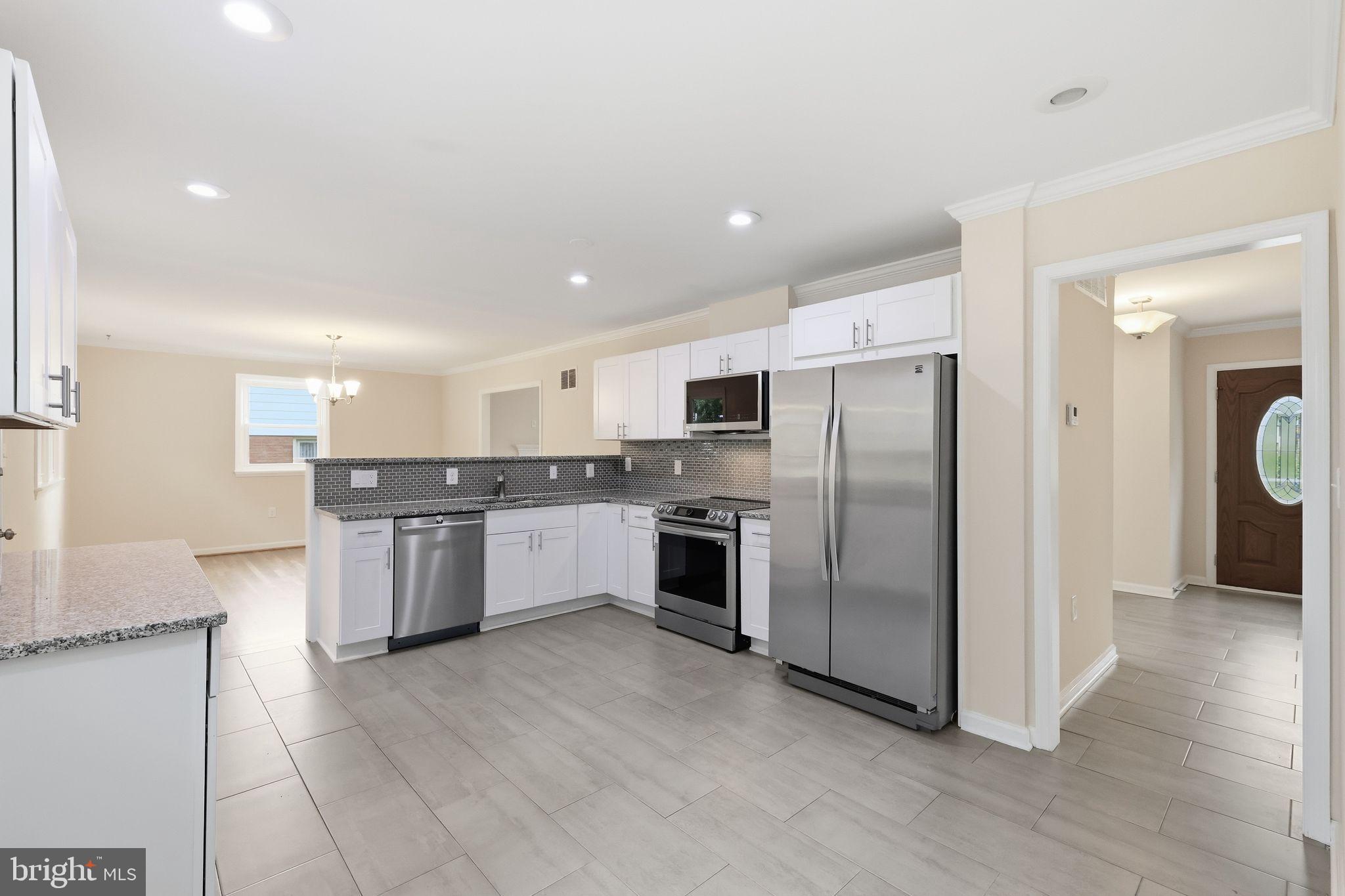 COLLEGE PARK WOODS - Residential