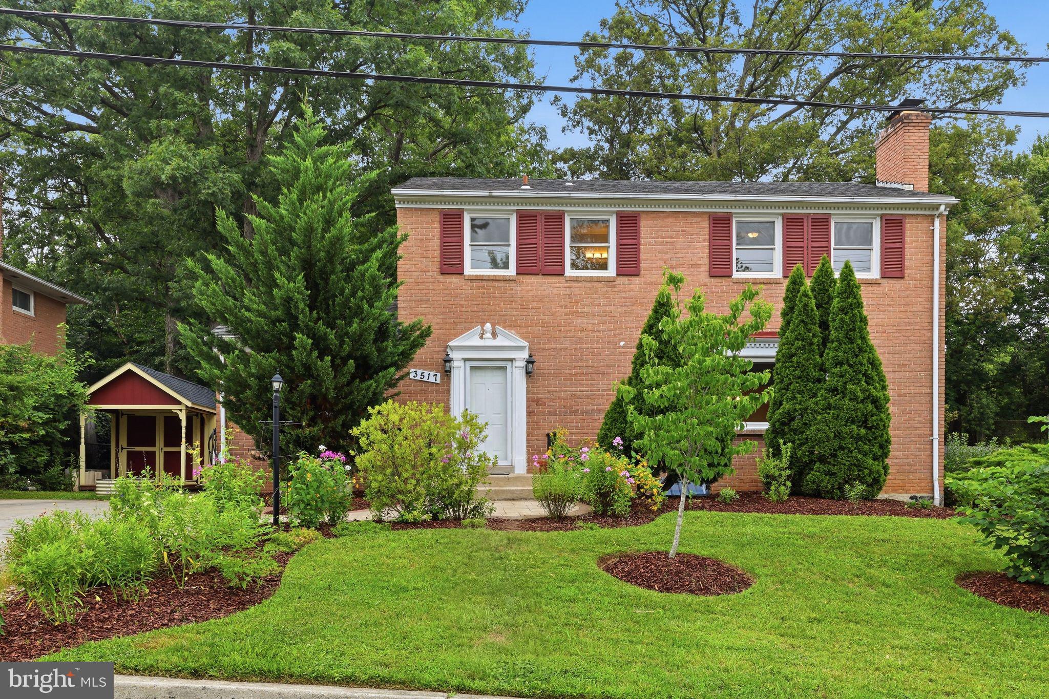 COLLEGE PARK WOODS - Residential