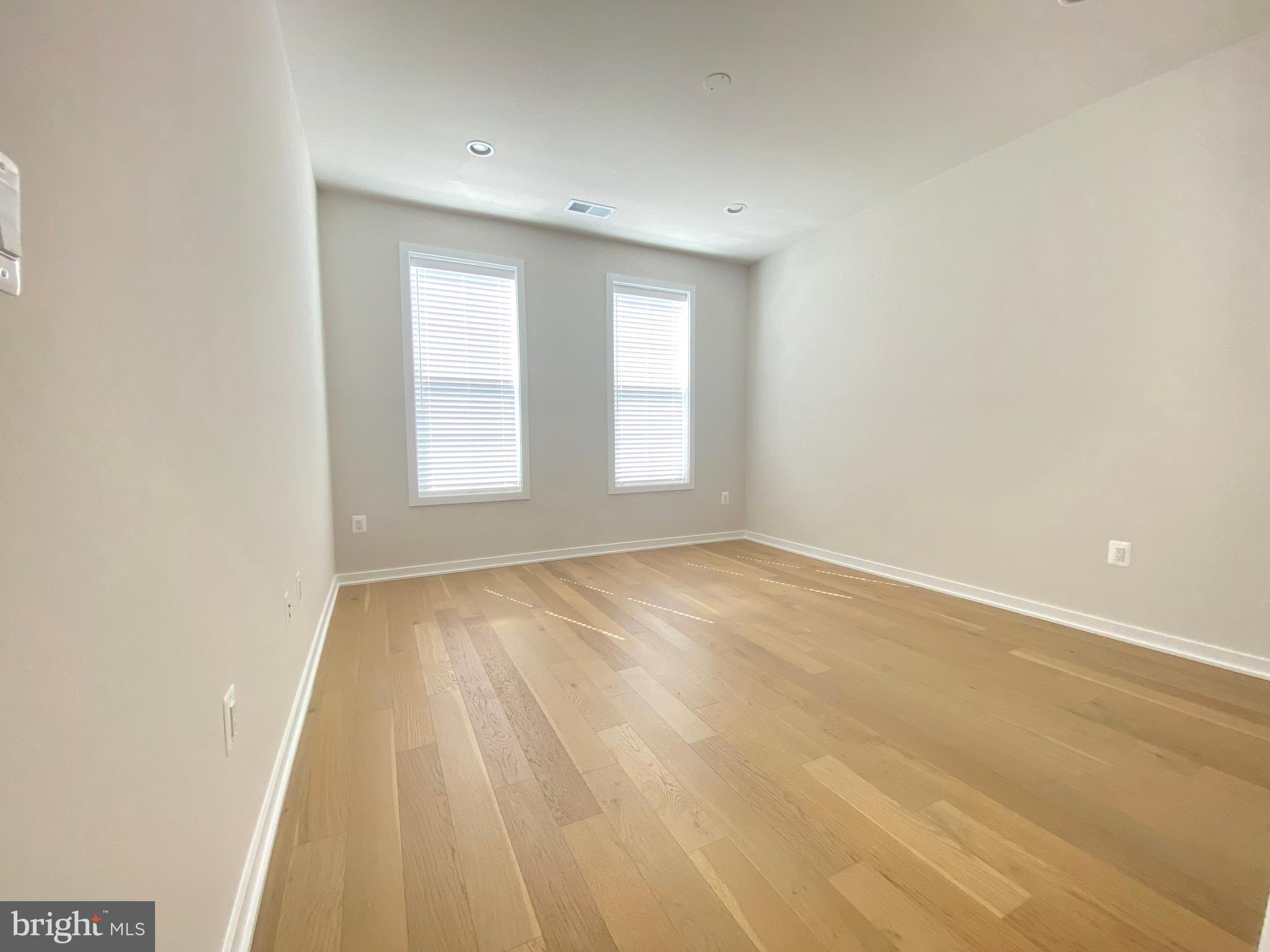 METRO WALK AT MOOREFIELD STATION - Residential Lease