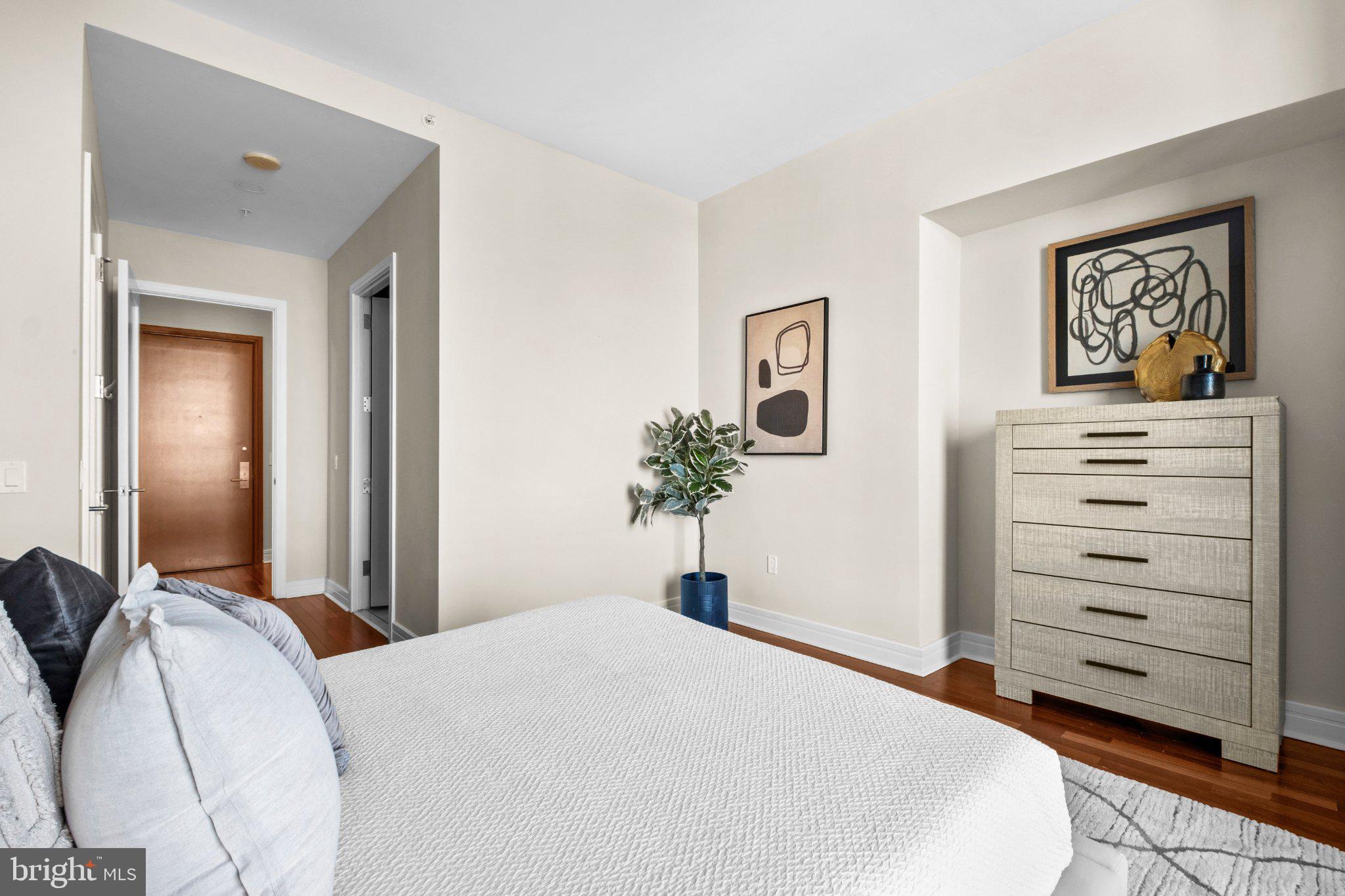AVENUE OF THE ARTS - Residential