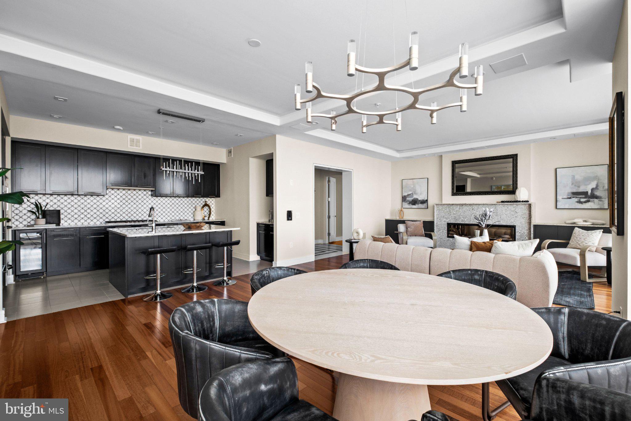 AVENUE OF THE ARTS - Residential