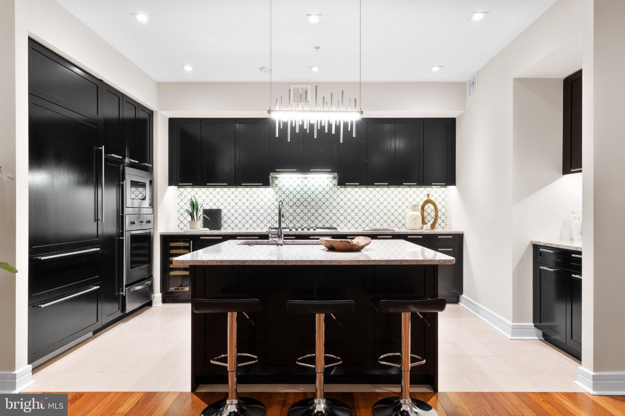 AVENUE OF THE ARTS - Residential
