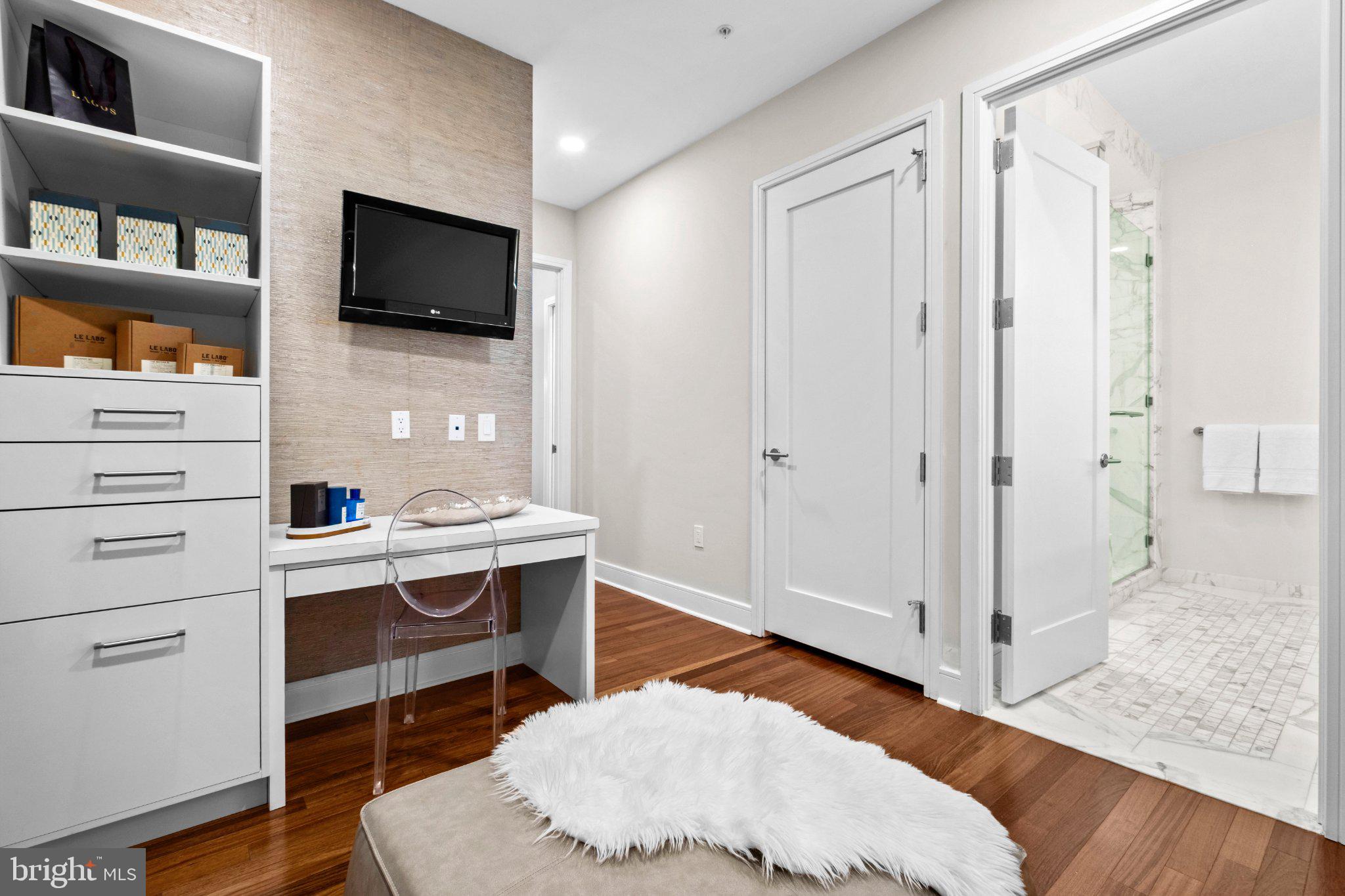 AVENUE OF THE ARTS - Residential