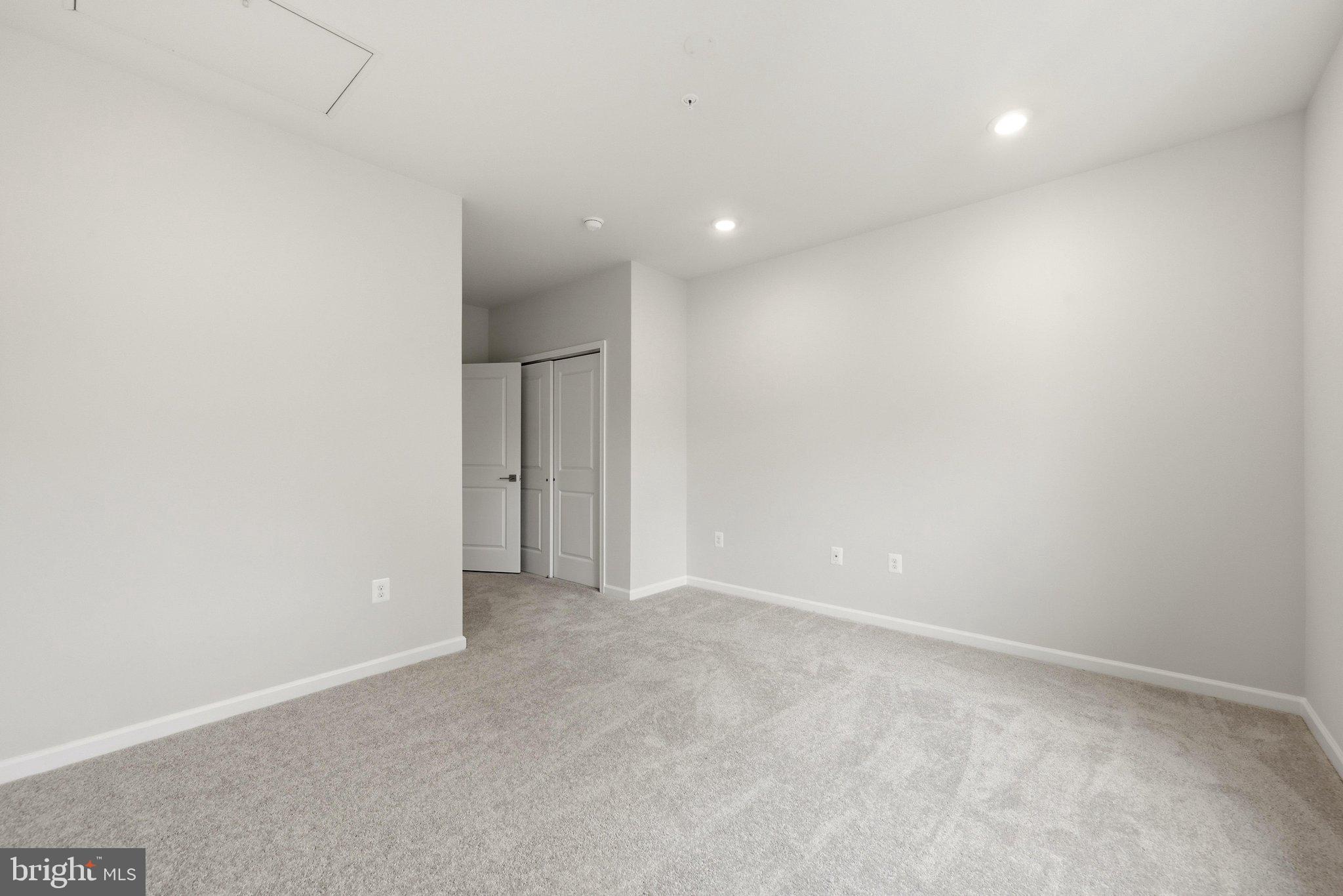 LOUDOUN VALLEY RIDGES - Residential