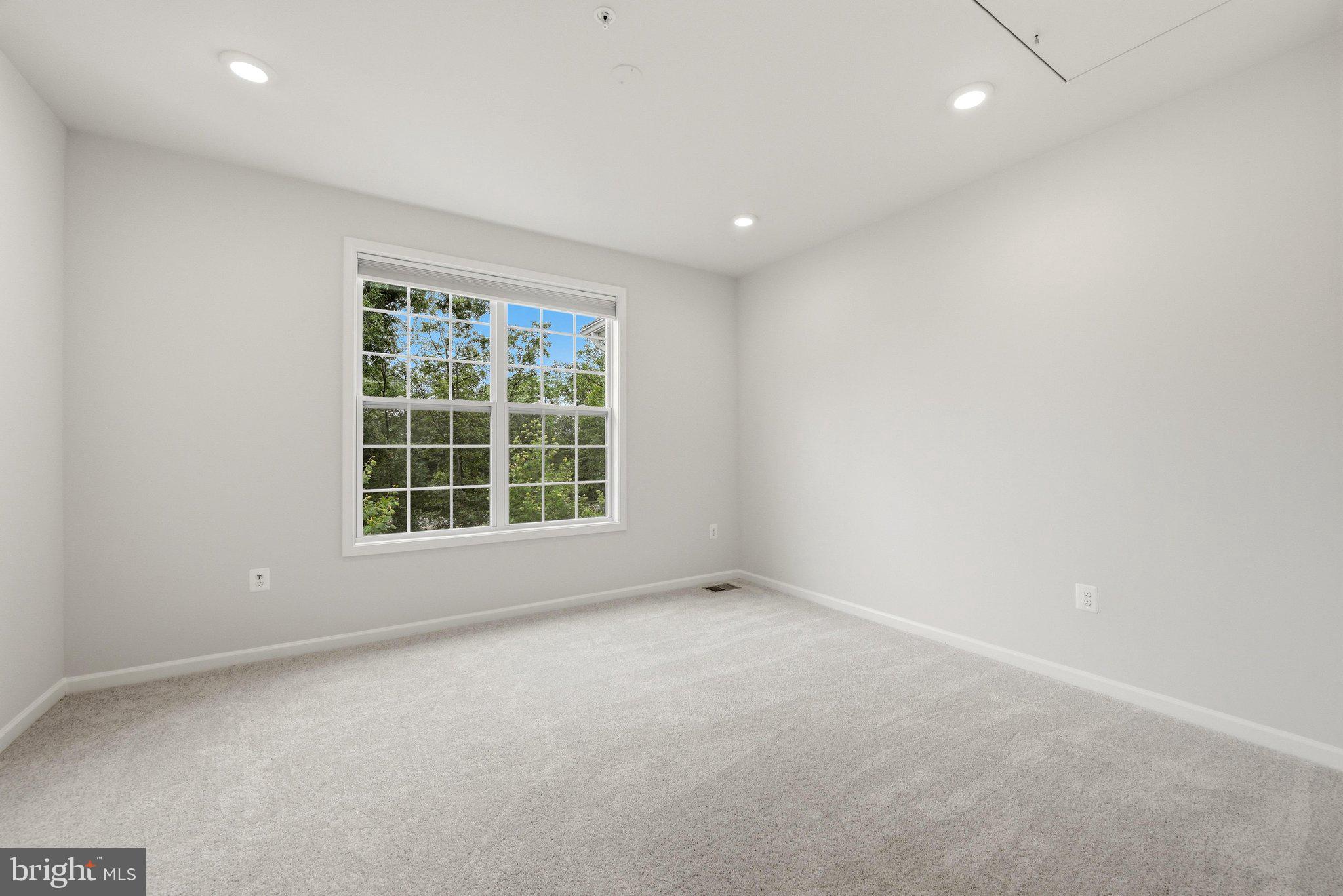 LOUDOUN VALLEY RIDGES - Residential