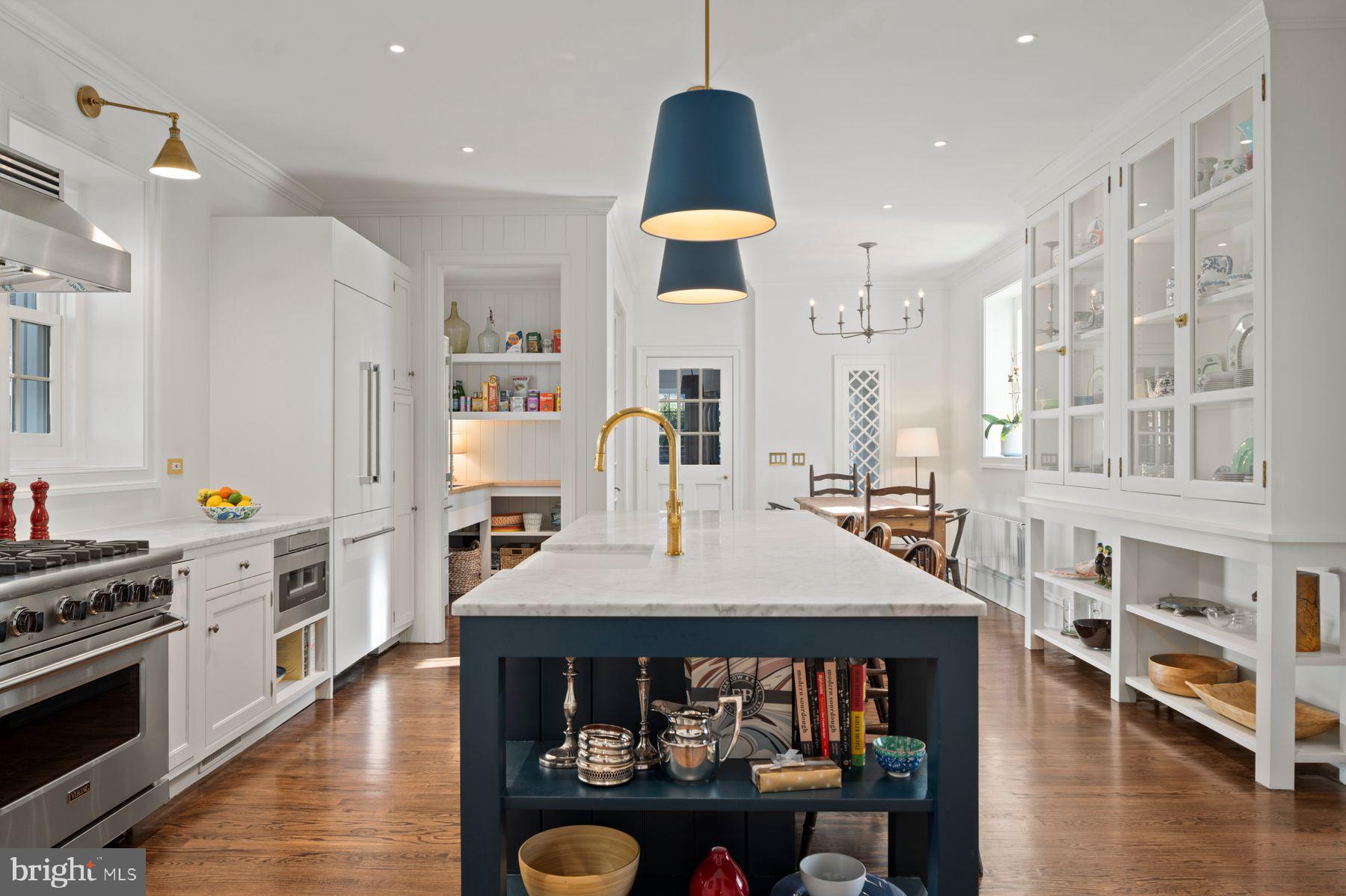 CHESTNUT HILL - Residential