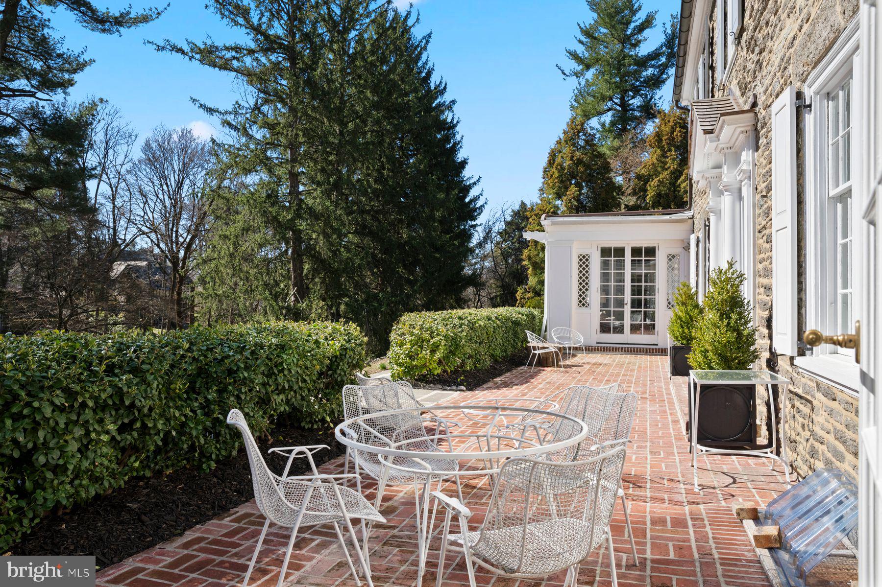 CHESTNUT HILL - Residential