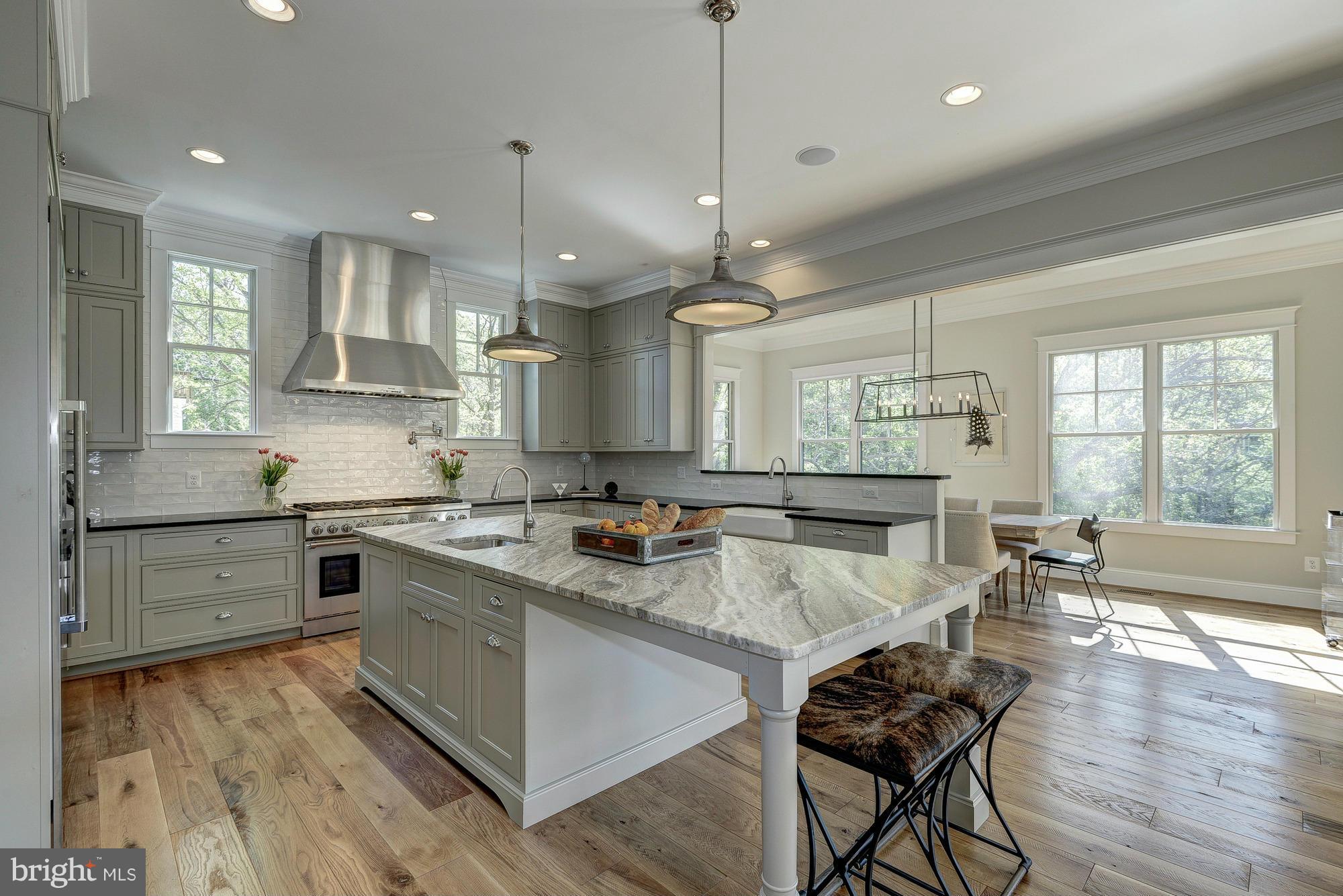 COUNTRY CLUB HILLS - Residential