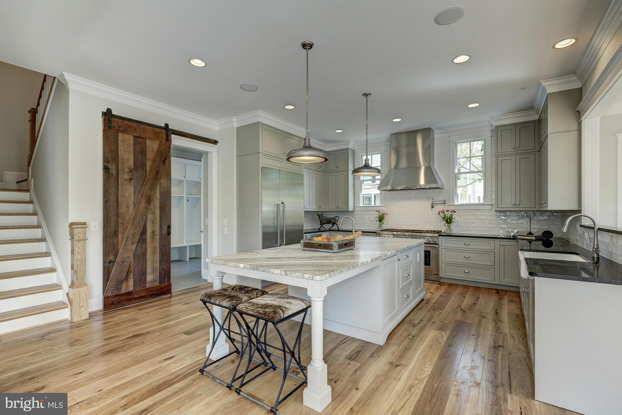 COUNTRY CLUB HILLS - Residential