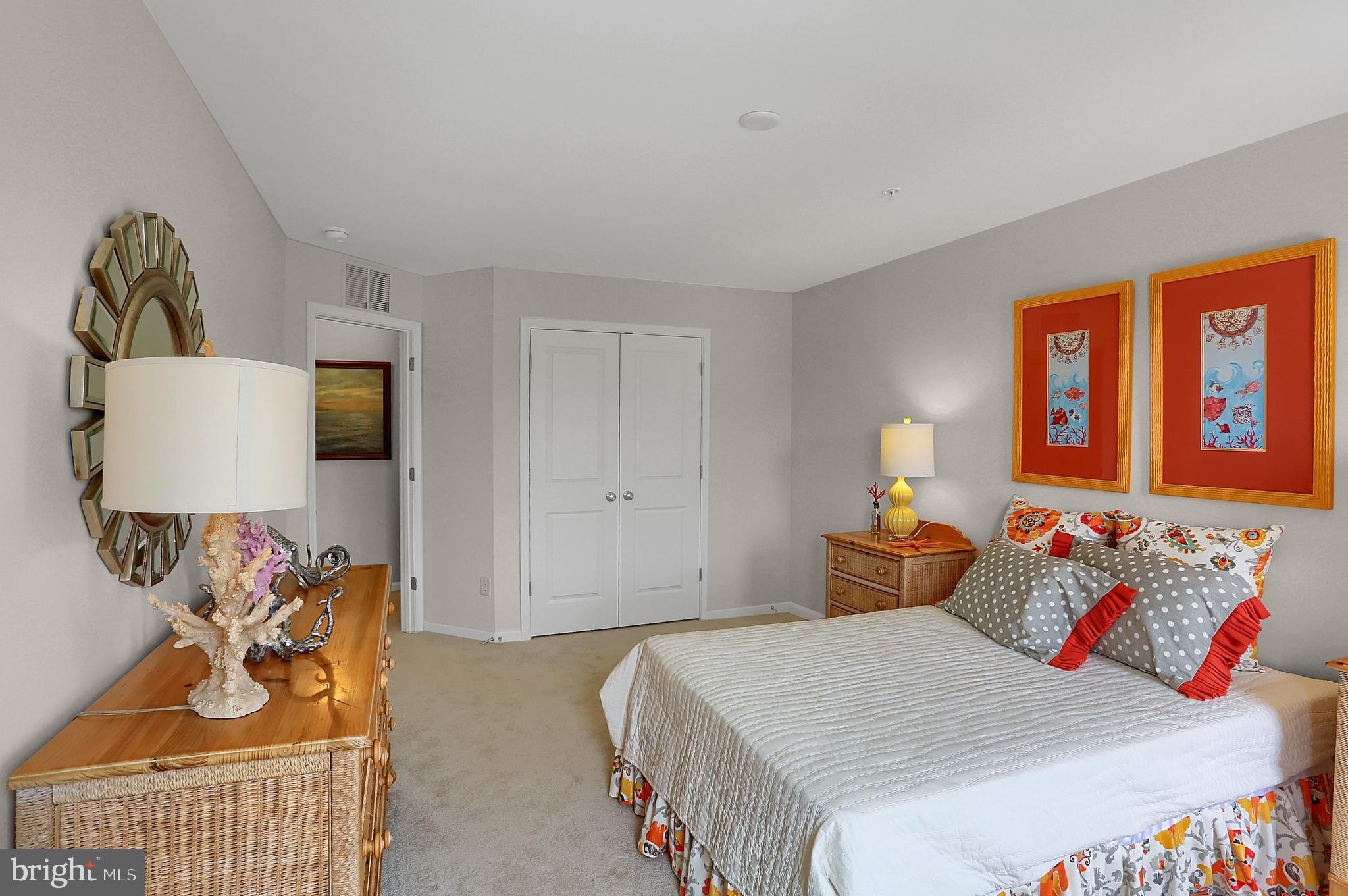 CAPTAIN'S COVE - Residential