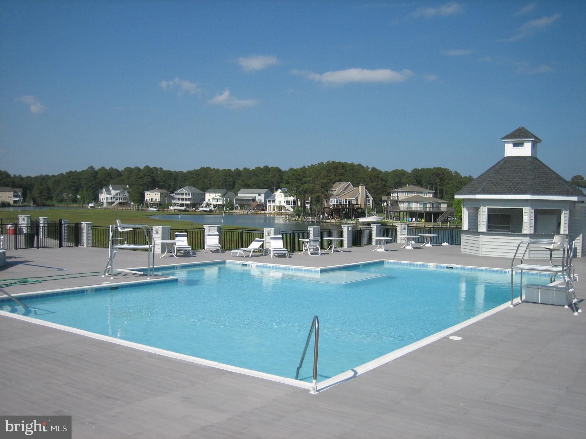CAPTAIN'S COVE - Residential