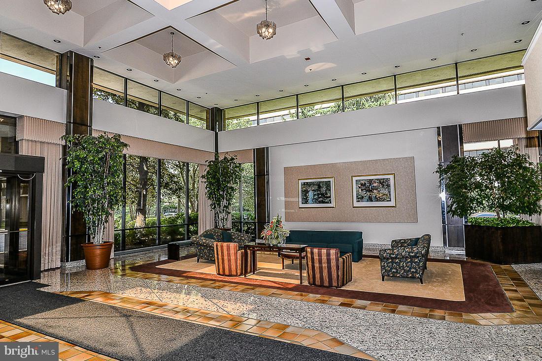 SKYLINE HOUSE - Residential