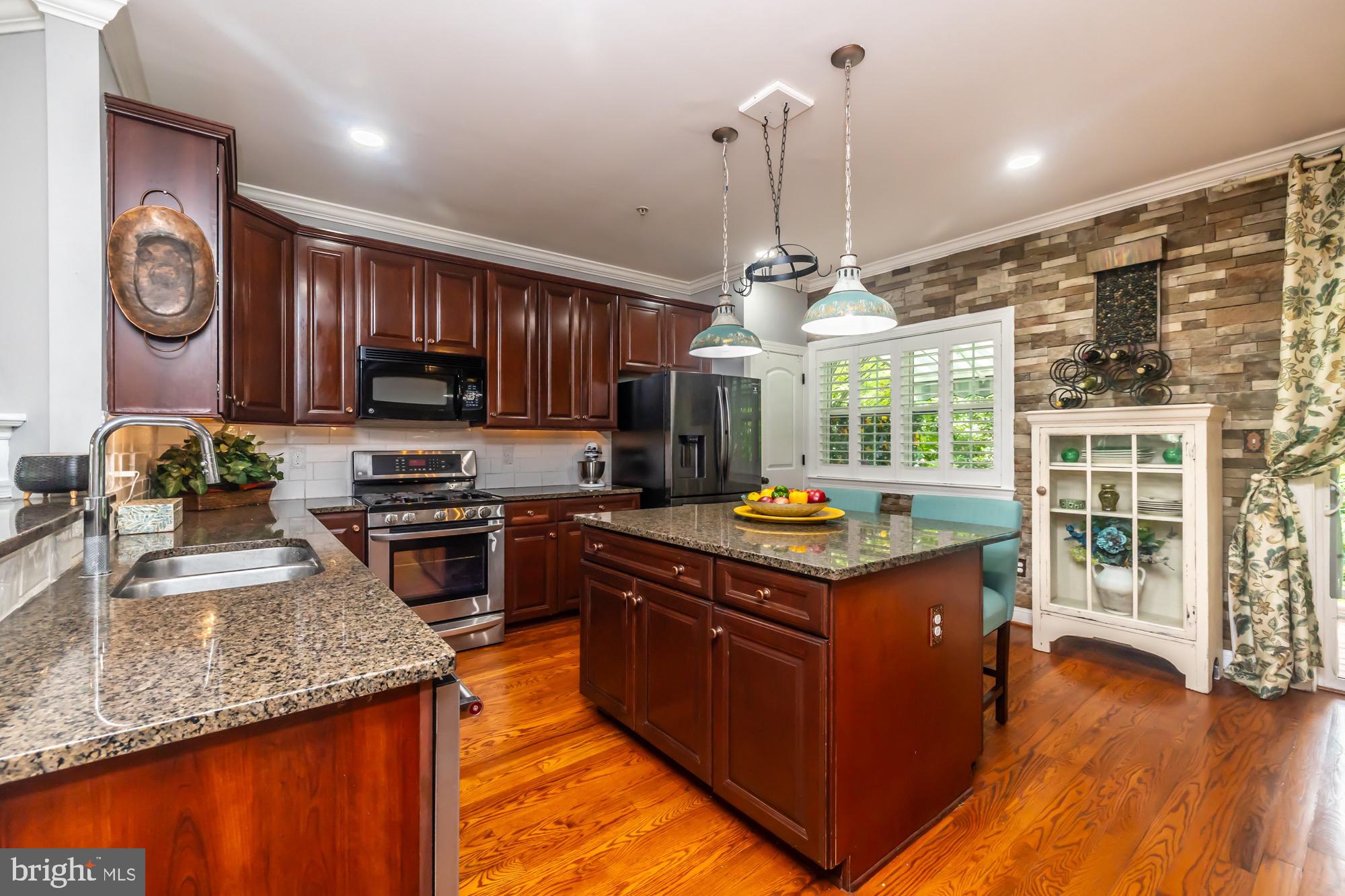LAFAYETTE CROSSING - Residential