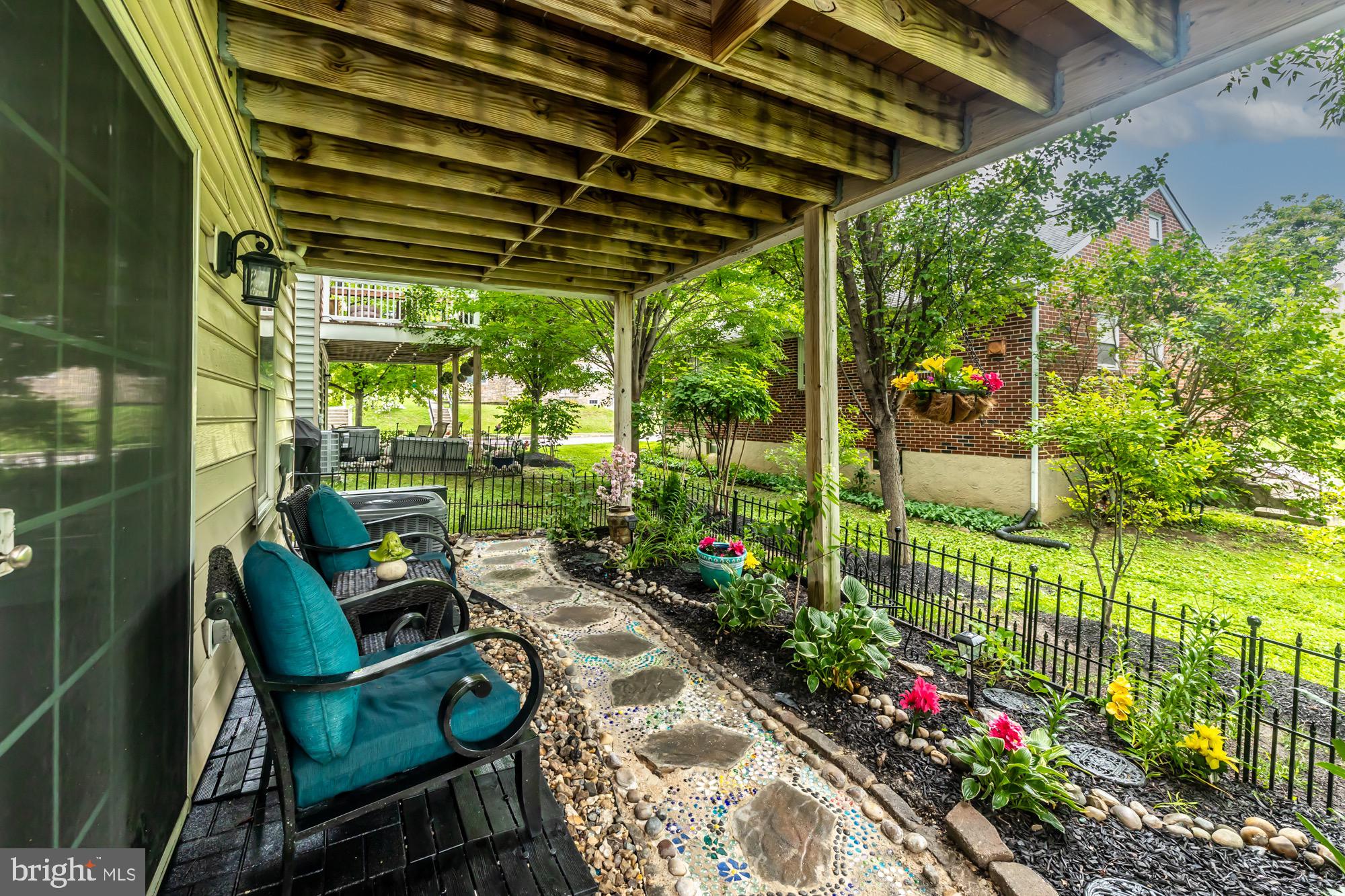 LAFAYETTE CROSSING - Residential