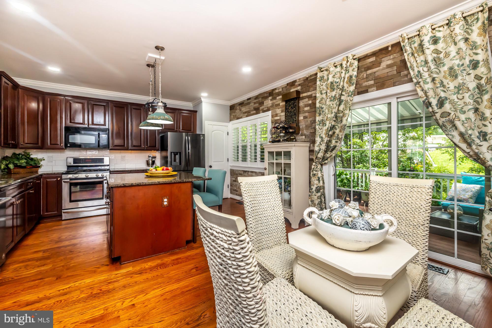 LAFAYETTE CROSSING - Residential