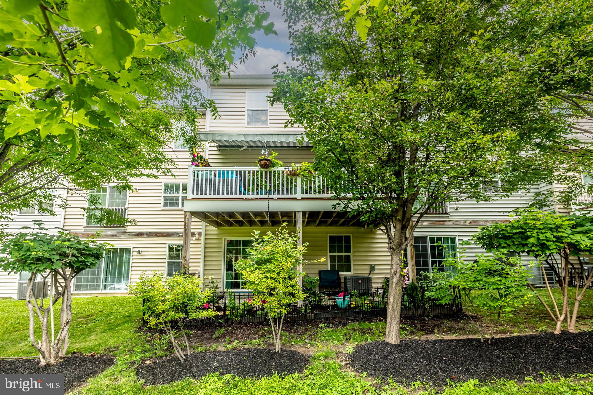 LAFAYETTE CROSSING - Residential