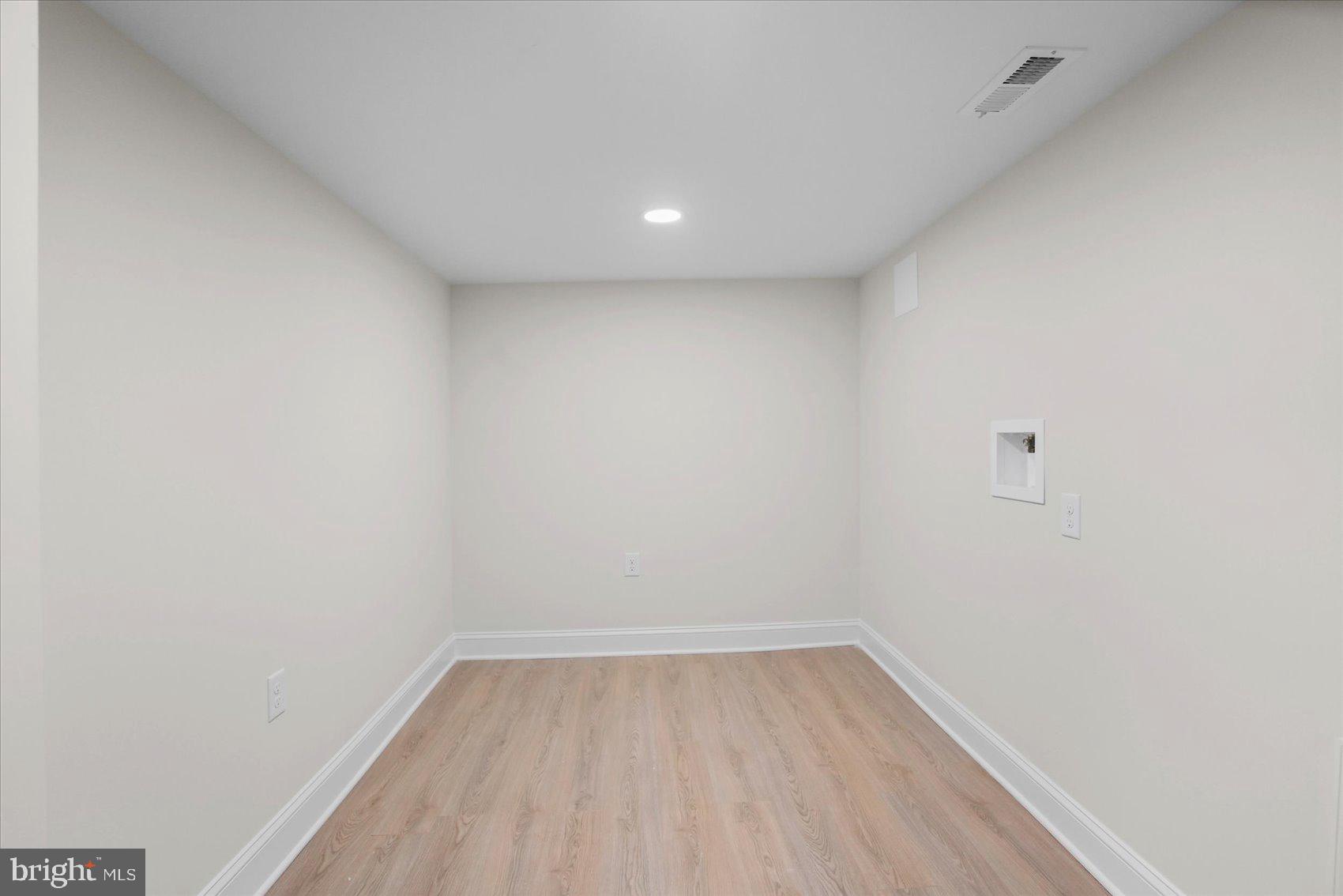 HAMMOND WOODS - Residential