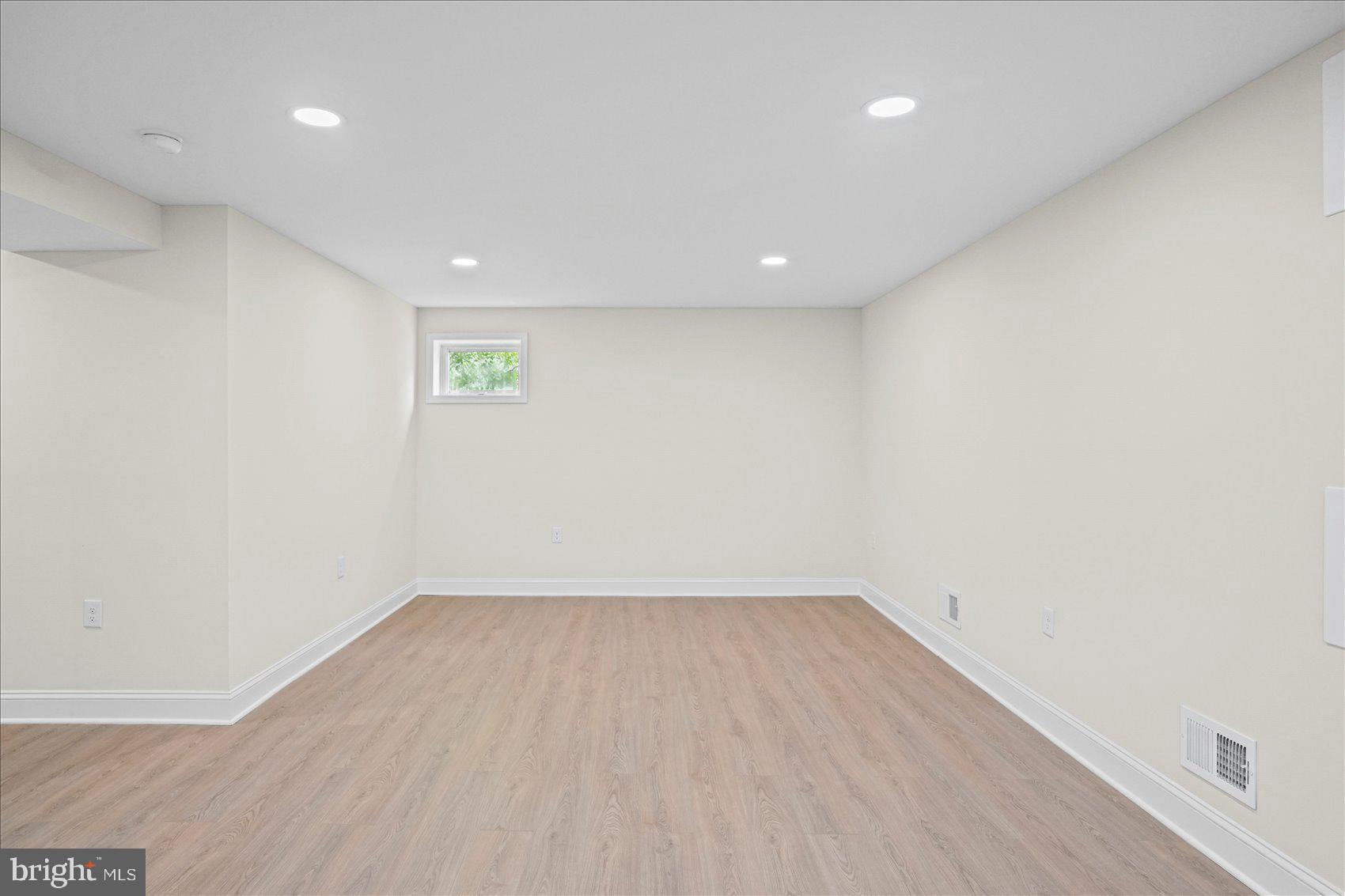 HAMMOND WOODS - Residential