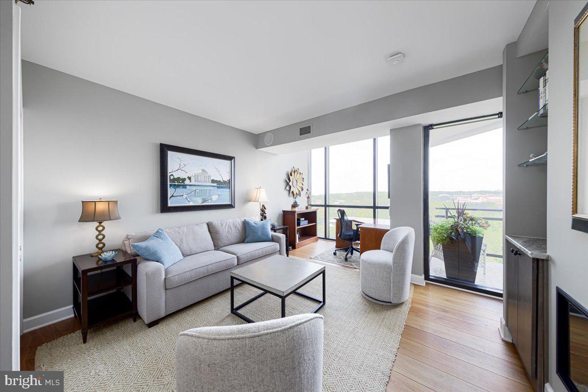 ROSSLYN - Residential