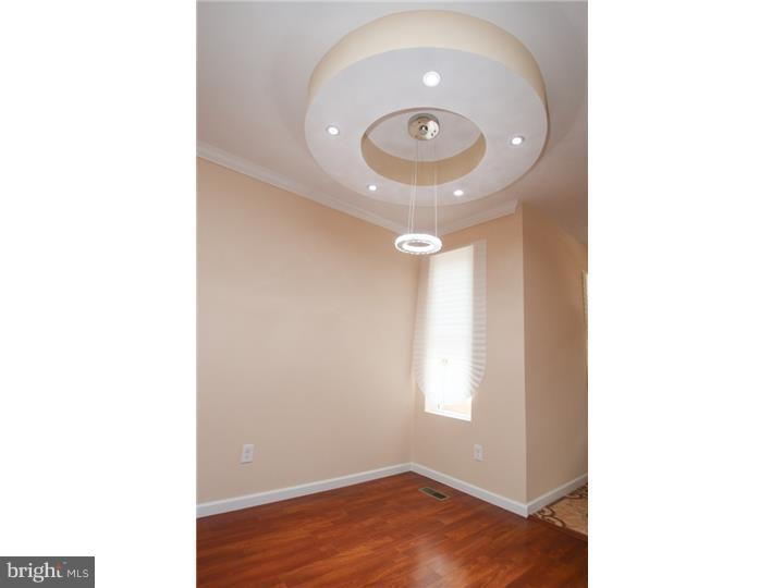 OXFORD CIRCLE - Residential