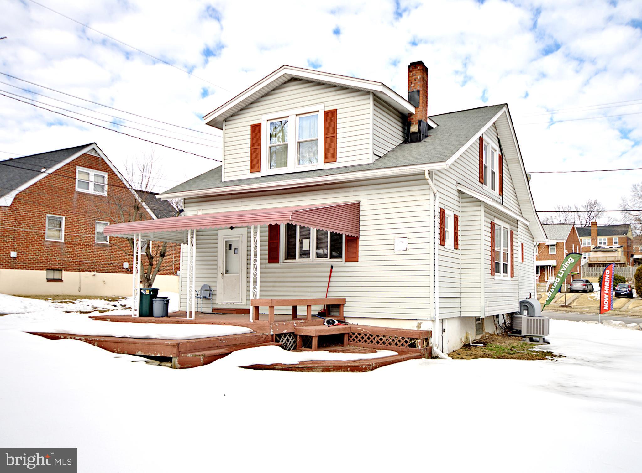 Main image without alt text