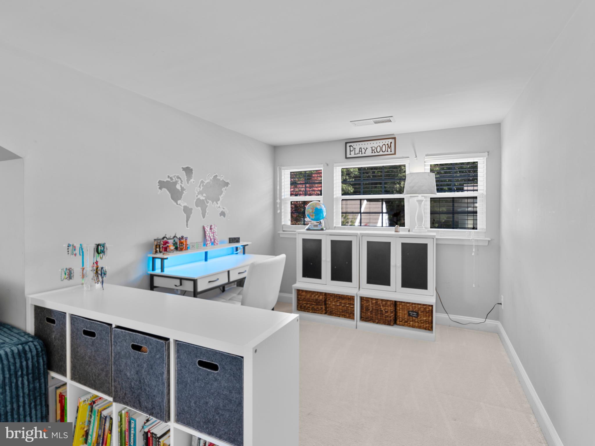 LONGBOAT ESTATES - Residential Lease