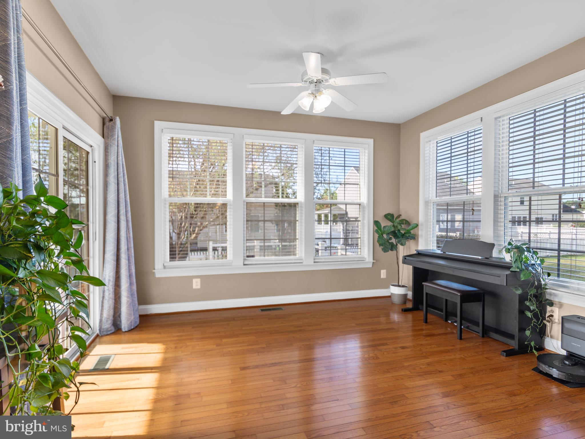 LONGBOAT ESTATES - Residential Lease