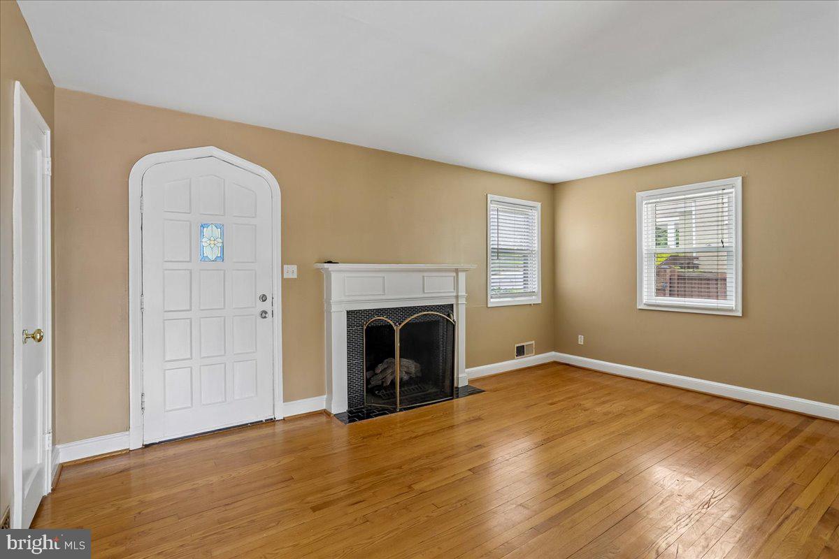 WHEATON CREST - Residential