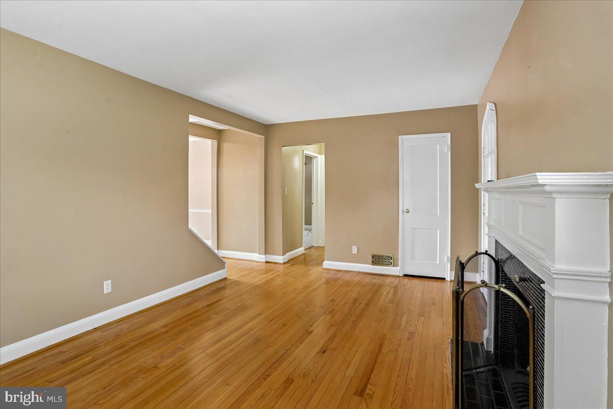 WHEATON CREST - Residential