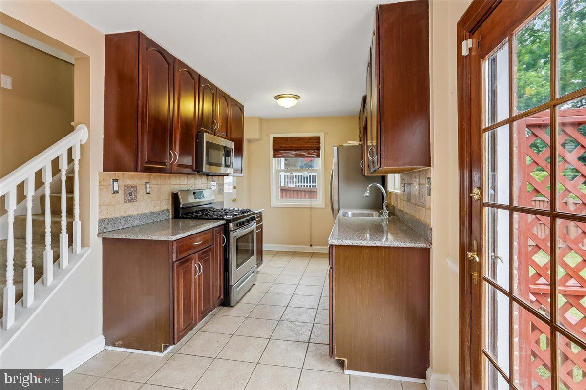 WHEATON CREST - Residential