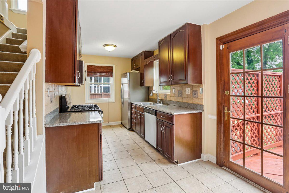 WHEATON CREST - Residential