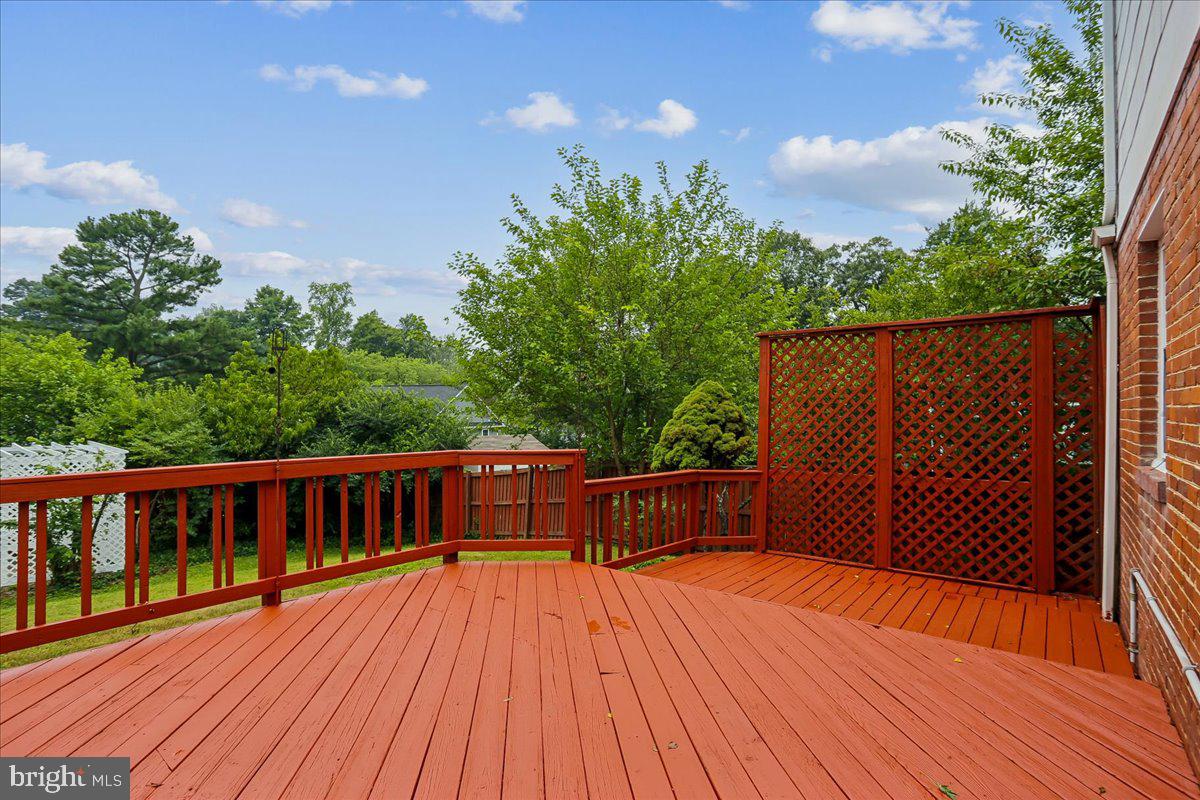 WHEATON CREST - Residential