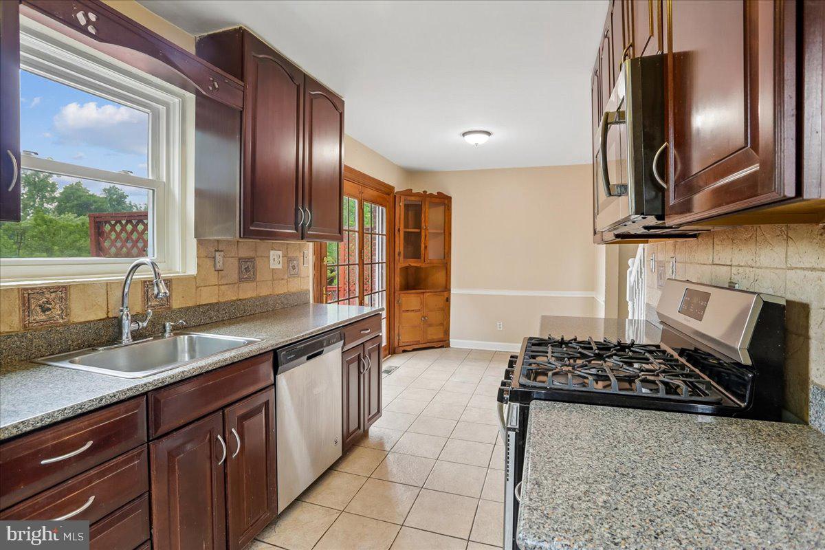 WHEATON CREST - Residential