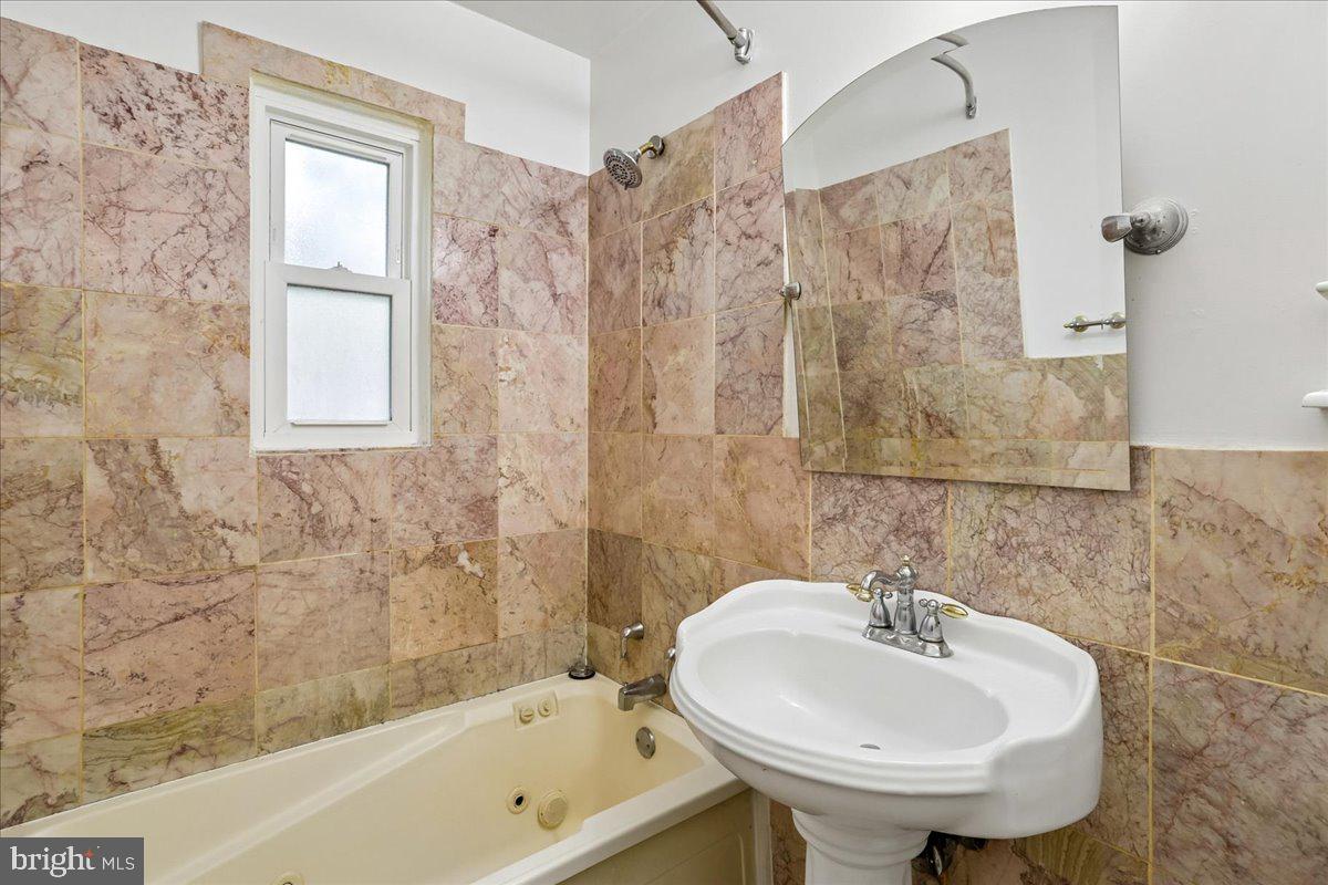 WHEATON CREST - Residential