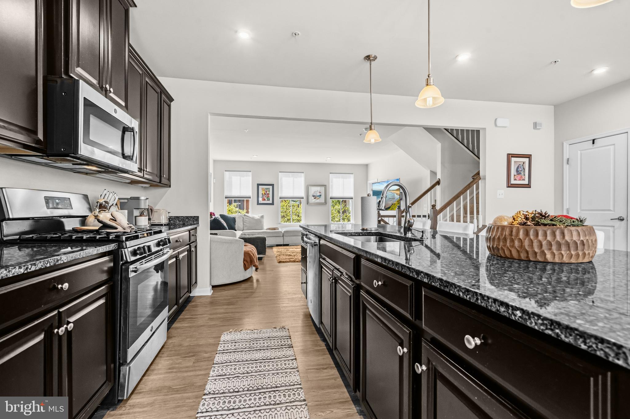WESTCHESTER SQUARE - Residential