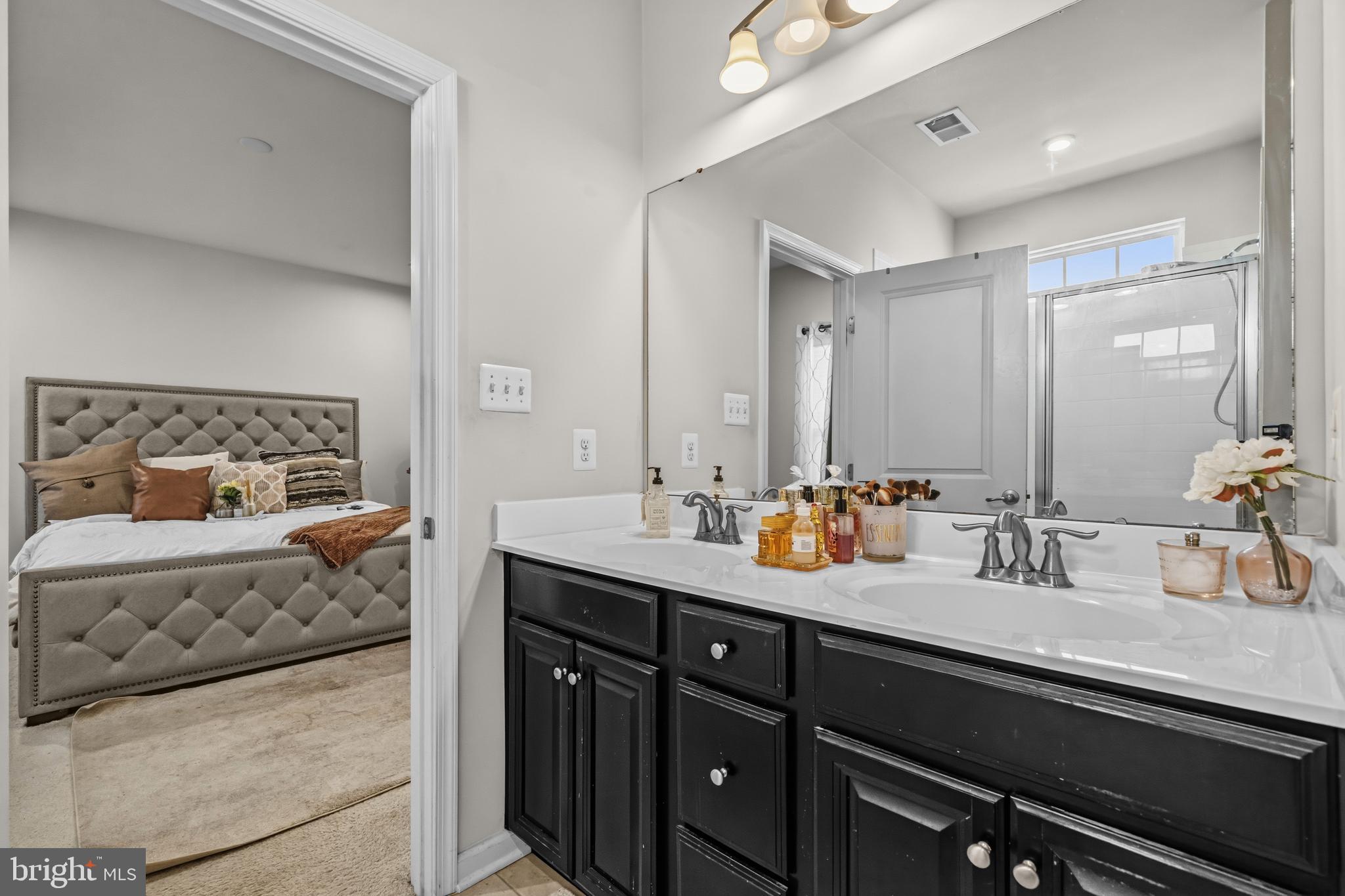 WESTCHESTER SQUARE - Residential