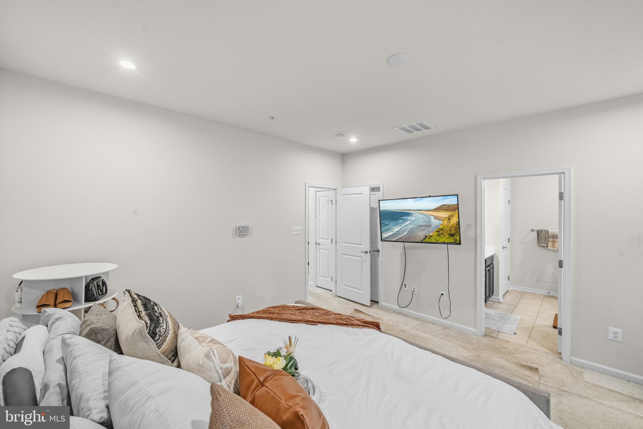 WESTCHESTER SQUARE - Residential