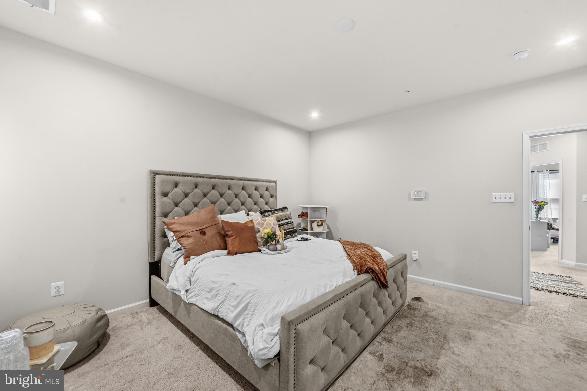 WESTCHESTER SQUARE - Residential