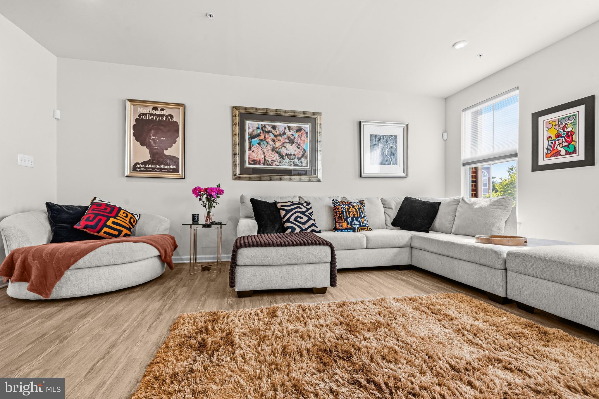 WESTCHESTER SQUARE - Residential