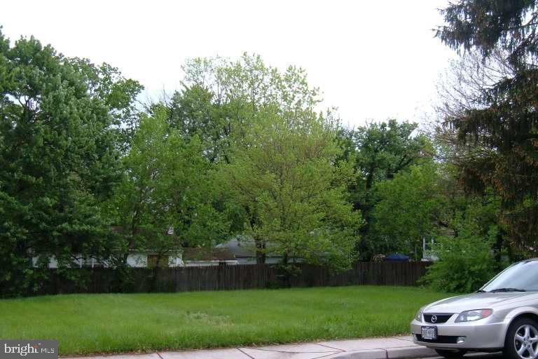 Excellent opportunity to build your home in Rockville, MD.  Level LARGE LOT 9500 SF (average lot is 5500sf) located in Rockville area with highly rated schools, close proximity to Rockville Town center, Rockville Metro, shopping, restaurants, Route 355, I-270 and more. Utilities (public water & Sewage)  at sight. Located among existing single family homes. Buyer to check with The City of Rockville for available options.