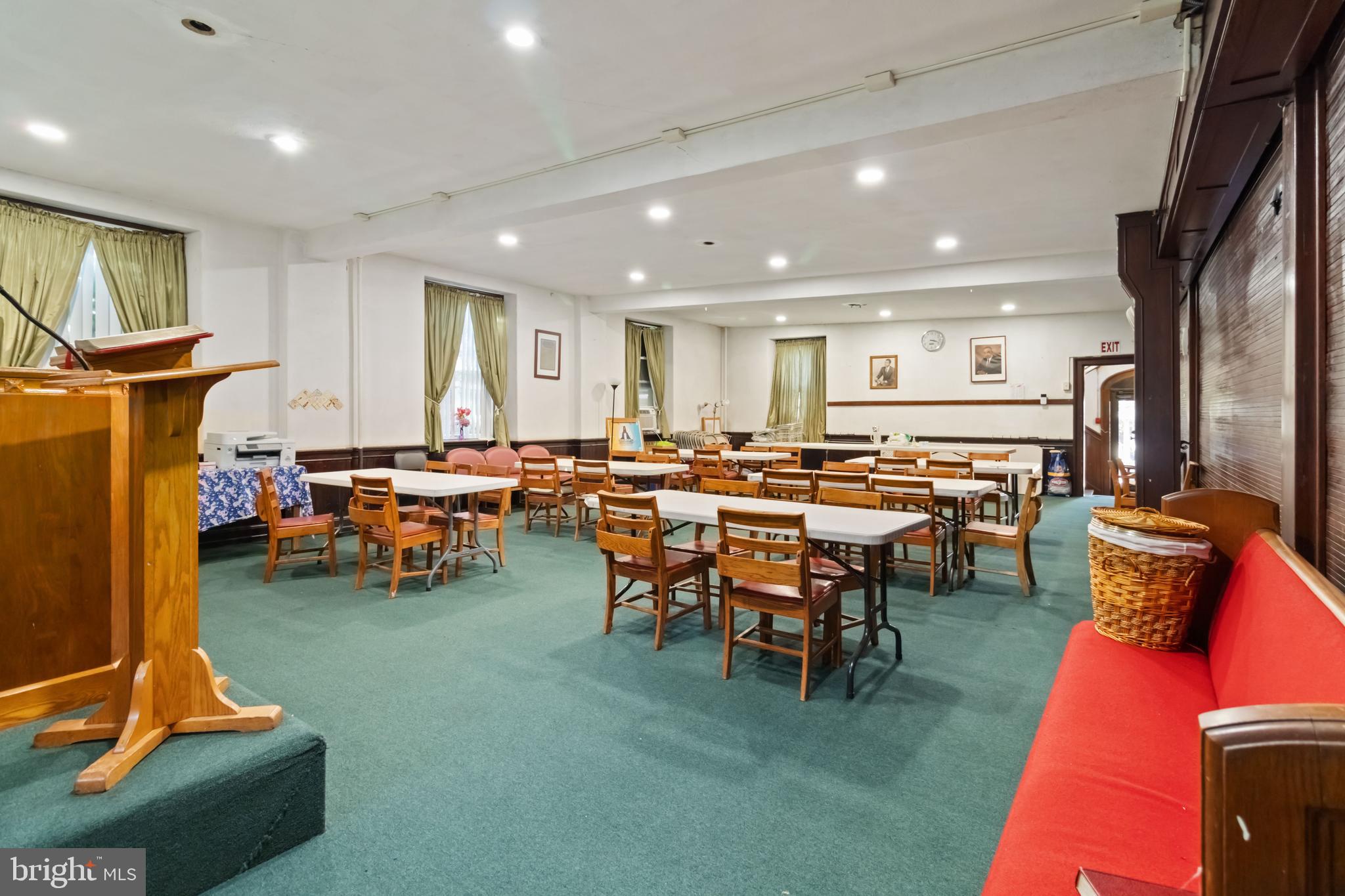OGONTZ - Commercial Sale
