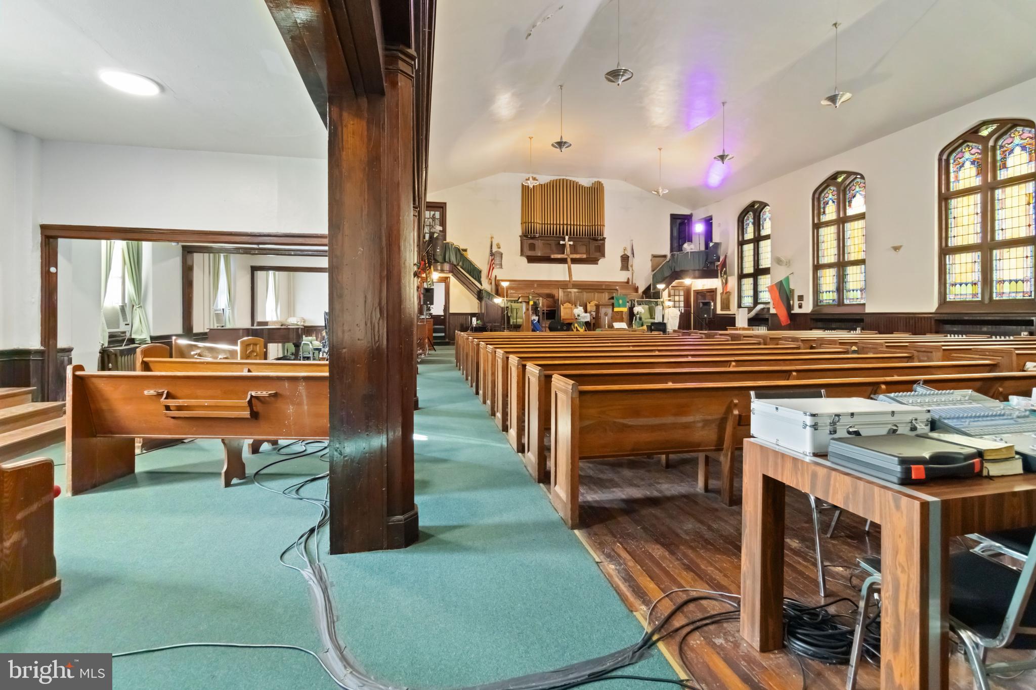 OGONTZ - Commercial Sale